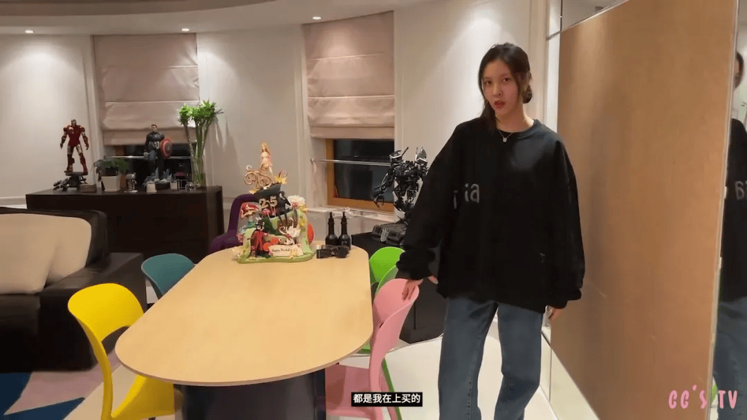 曝光：全屋乱糟糟却美上了热搜！AG真人网页宋妍霏上海独居豪宅(图3)