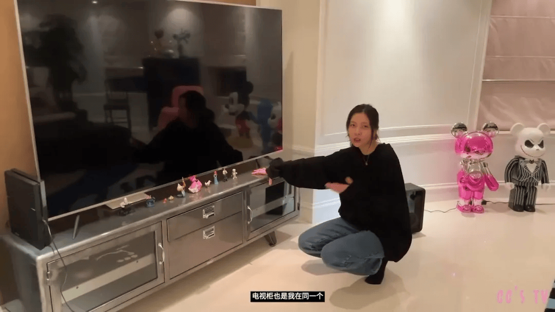 曝光：全屋乱糟糟却美上了热搜！AG真人网页宋妍霏上海独居豪宅(图5)