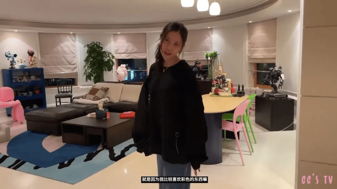 曝光：全屋乱糟糟却美上了热搜！AG真人网页宋妍霏上海独居豪宅(图6)