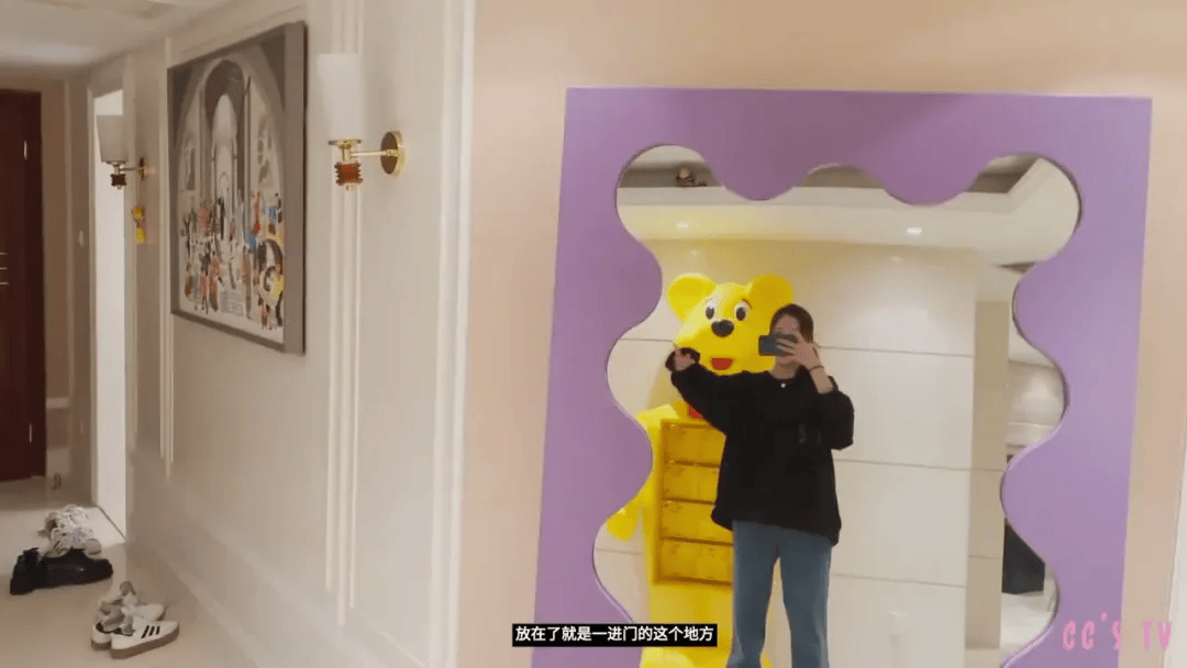 曝光：全屋乱糟糟却美上了热搜！AG真人网页宋妍霏上海独居豪宅(图7)