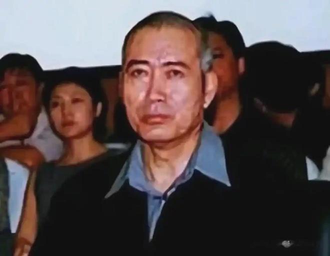 享受生活把女狱警当情妇还控制警察AG真人辽宁黑老大邹显卫在监狱